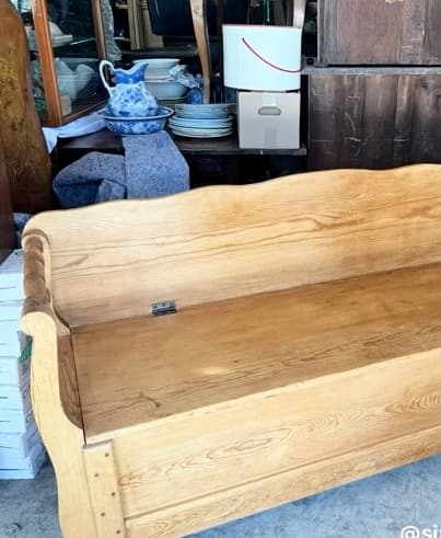 Pale Pine Settle Bench